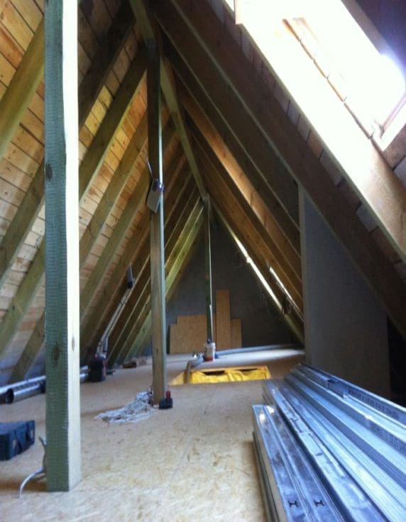 Rokitnica ocieplenie skosów i stropu w nowym domu jednorodzinnym FHU Eko Term wdmuchiwanie dociepleń izolacji celulozy 3