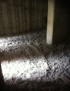 Końcowe wdmuchiwanie wełny mineralnej i celulozy na poddaszu Końcowe wdmuchiwanie wełny mineralnej i celulozy na poddaszu