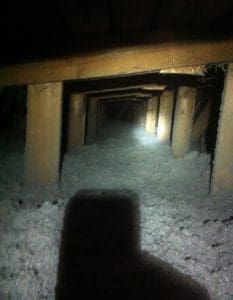 Wełna mineralna i celuloza ocieplenie poddasza budynku z lat 50-tych