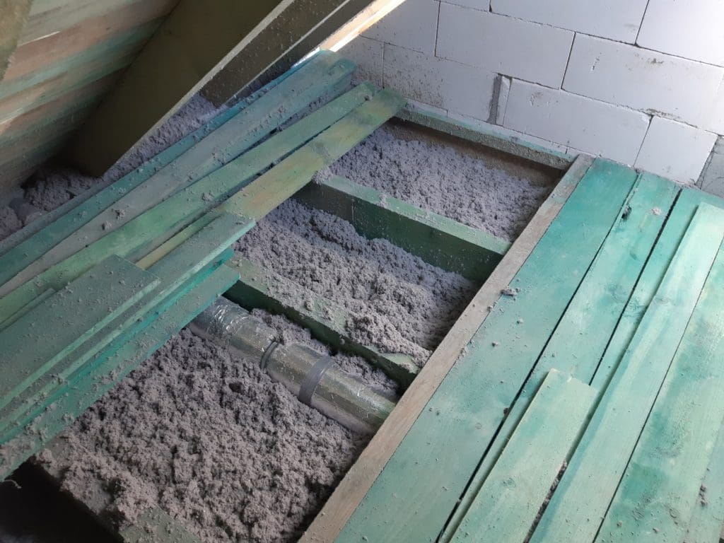 Wdmuchiwanie celulozy ocieplenie dachu poddasza domu FHU EKo Term Płochowo koło Pucka 7