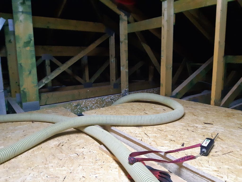 wdmuchiwanie izolacji termicznej sufit podwieszany Kartuzy Pomorskie FHU Eko Term ocieplenie dachu poddasza 2