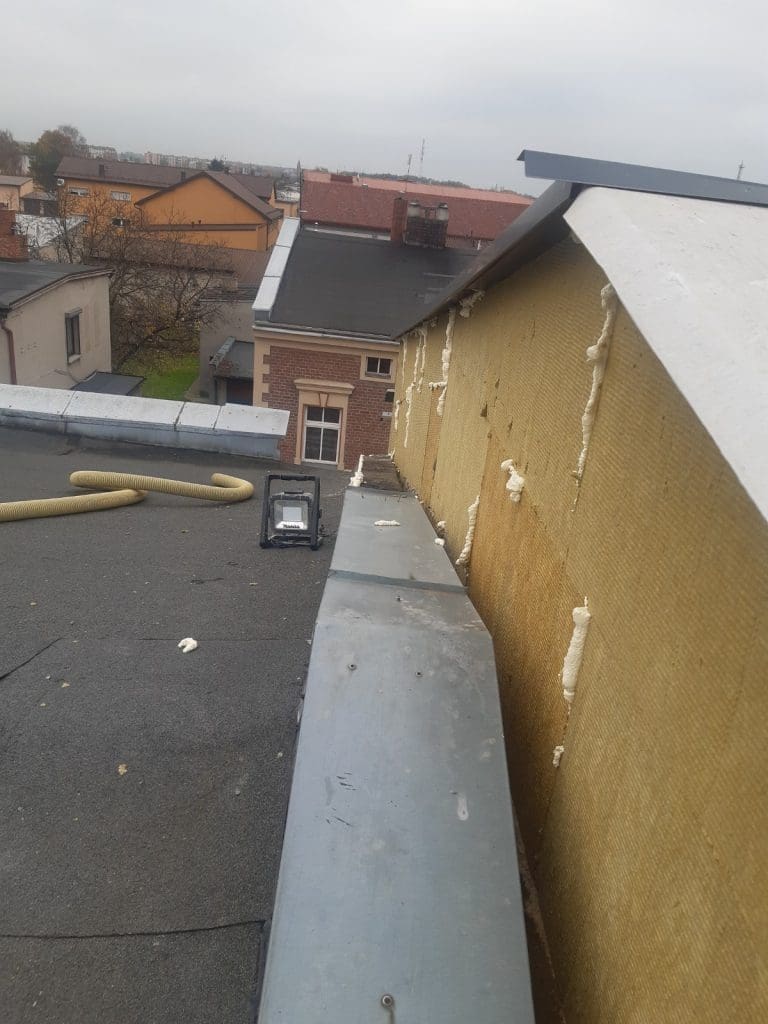 Docieplenie metodą wdmuchiwania celulozy ocieplenie dachu FHU Eko Term