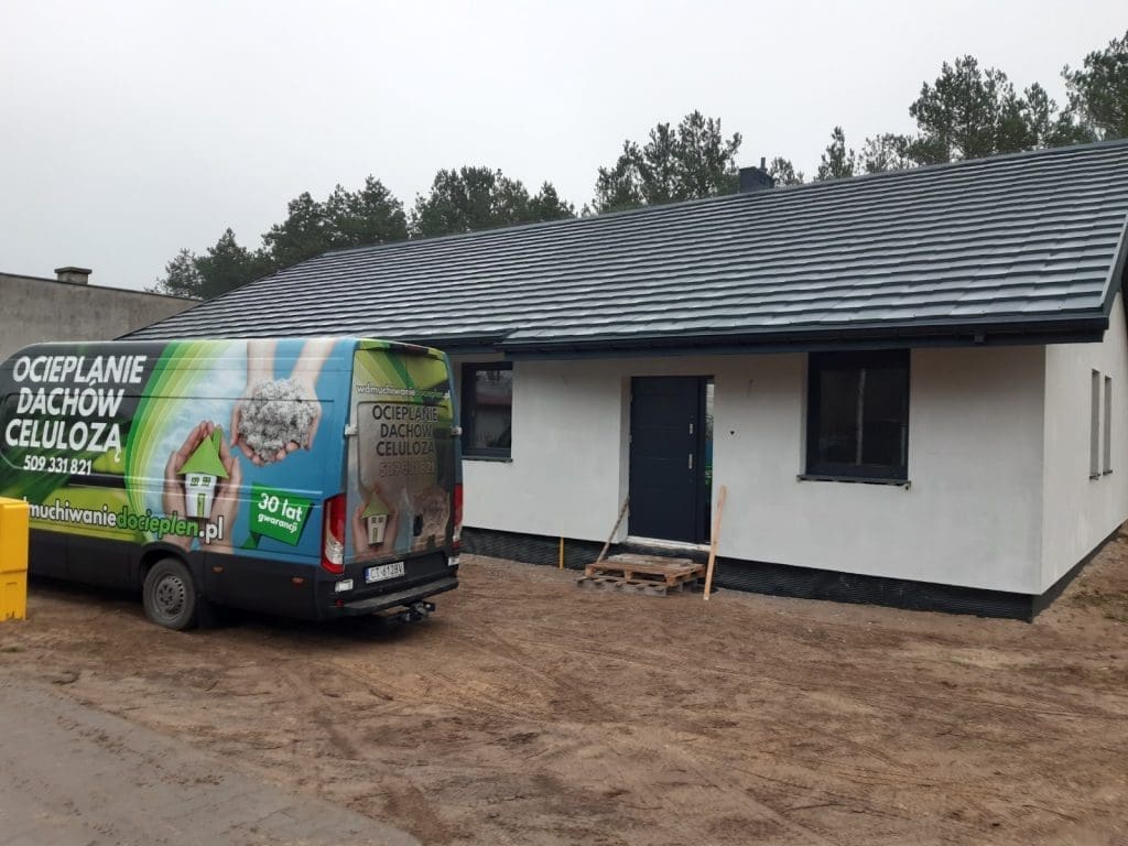 Ocieplenie domu jednorodzinnego poddasza dachu Wołuszewo koło Ciechocinka FHU Eko Term