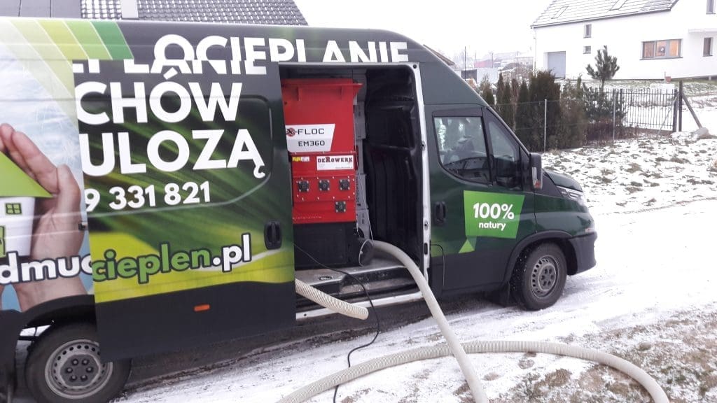 Wdmuchiwanie izolacji celulozy w Toruniu FHU Eko Term ocieplenie domu dachu poddasza 4