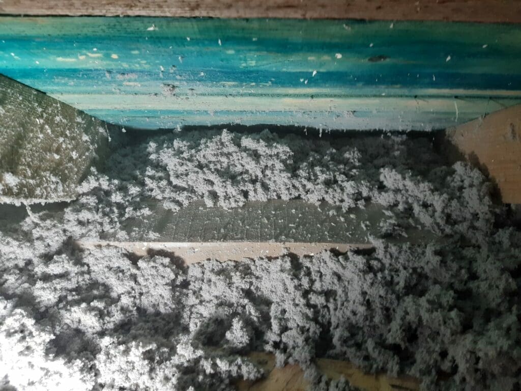 Książenice Warszawa ocieplenie skosów i stropu dachu poddasza FHU Eko Term wdmuchiwanie izolacji 10