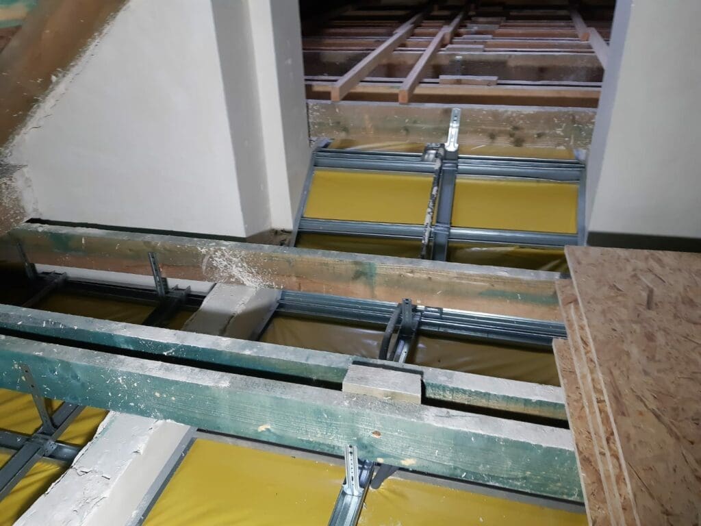 Książenice Warszawa ocieplenie skosów i stropu dachu poddasza FHU Eko Term wdmuchiwanie izolacji 15