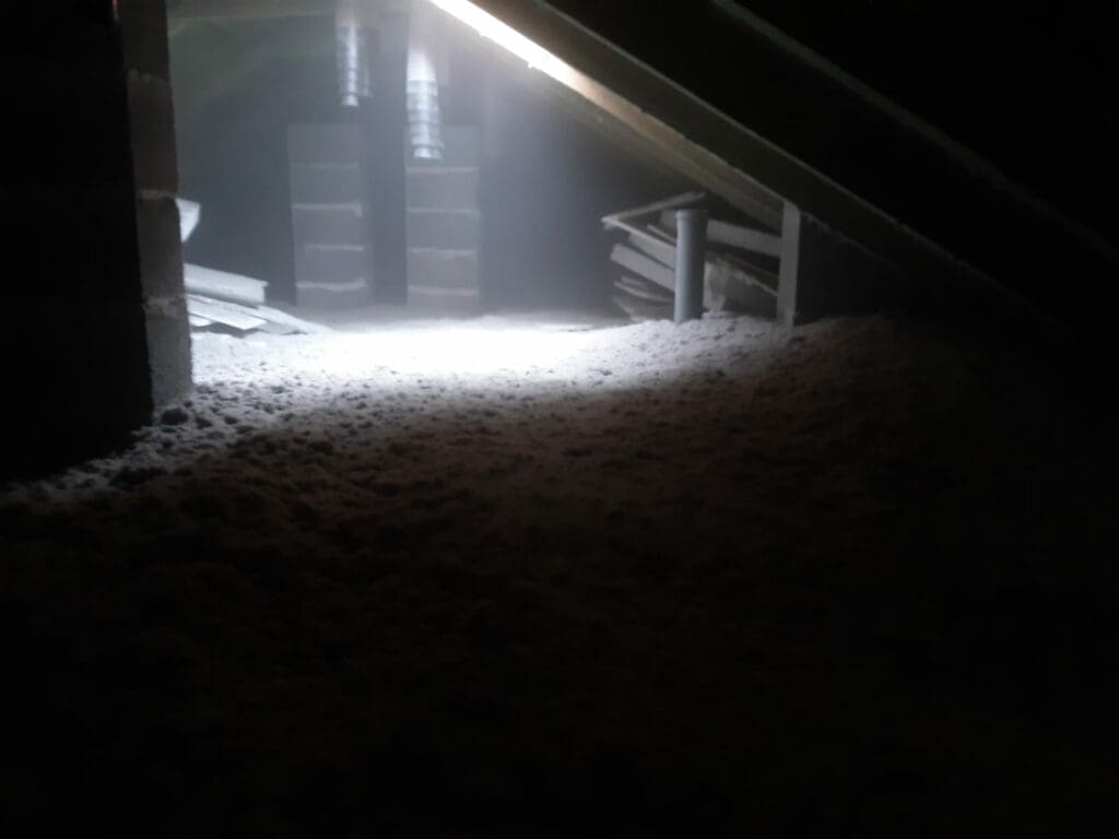 Mikoszewo ocieplenie skosów i stropu dachu celulozą Thermofloc Fhu Eko Term 6