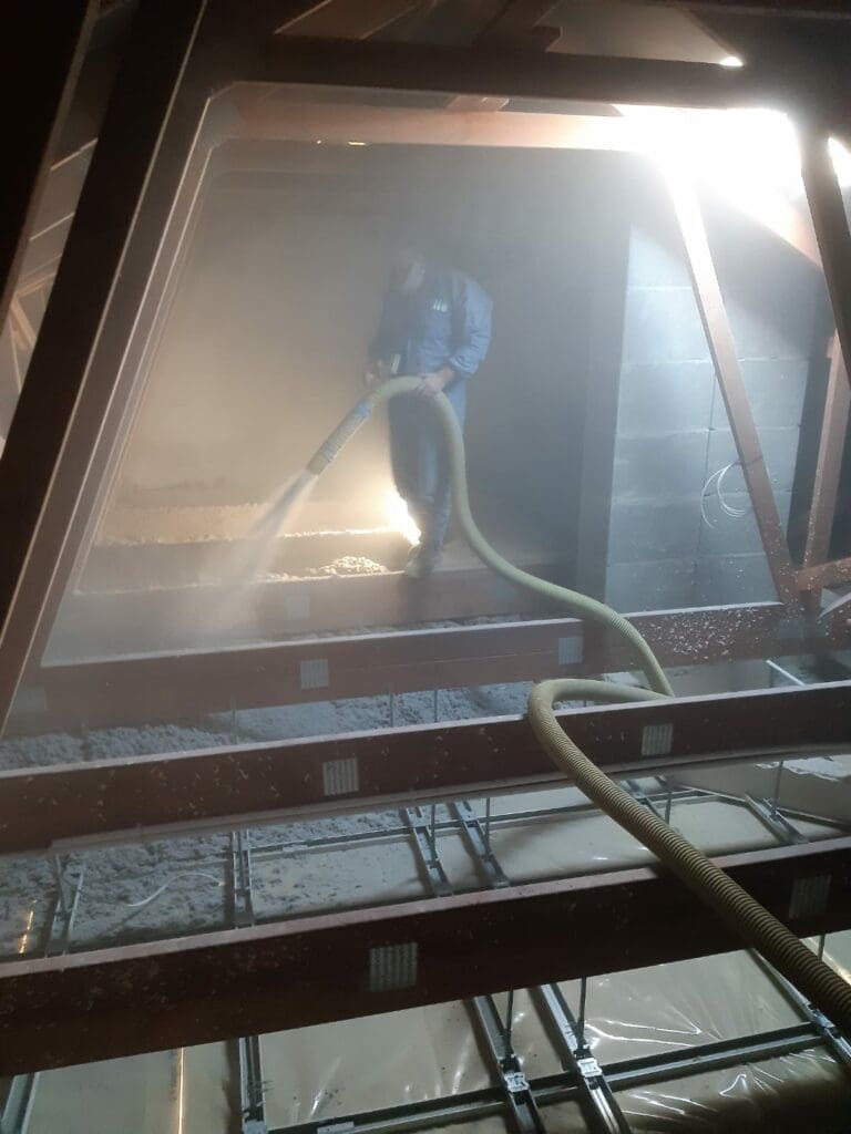 Zielonka koło Bydgoszczy Ocieplenie stropu dachu poddasza celulozą Thermofloc - Fhu Eko Term 3