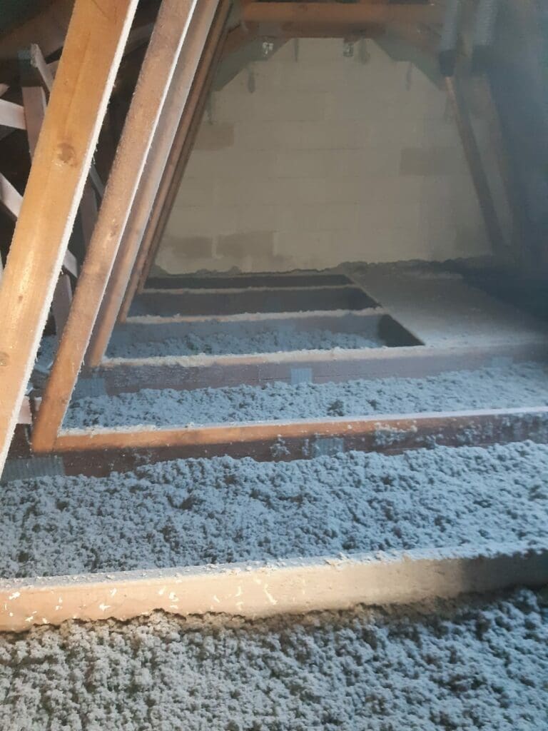 Zielonka koło Bydgoszczy Ocieplenie stropu dachu poddasza celulozą Thermofloc - Fhu Eko Term 6