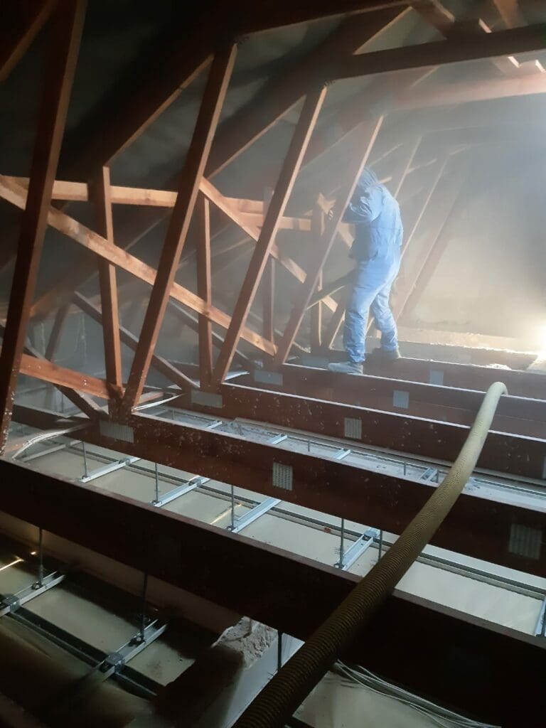 Zielonka koło Bydgoszczy Ocieplenie stropu dachu poddasza celulozą Thermofloc - Fhu Eko Term 5