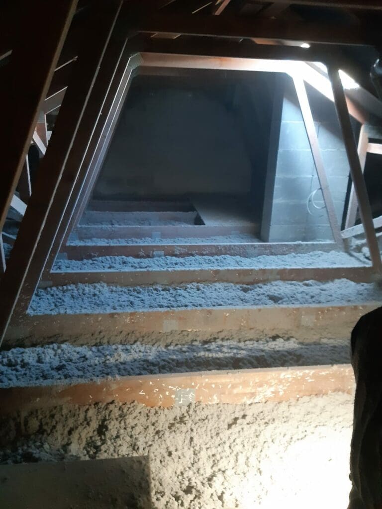 Zielonka koło Bydgoszczy Ocieplenie stropu dachu poddasza celulozą Thermofloc - Fhu Eko Term 2