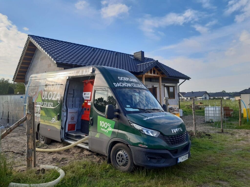 Wdmuchiwanie wełny mineralnej i celulozy ocieplenie domu Bydgoszcz