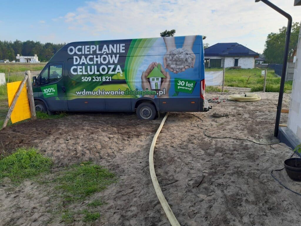 Zielonka koło Bydgoszczy Ocieplenie stropu dachu poddasza celulozą Thermofloc - Fhu Eko Term