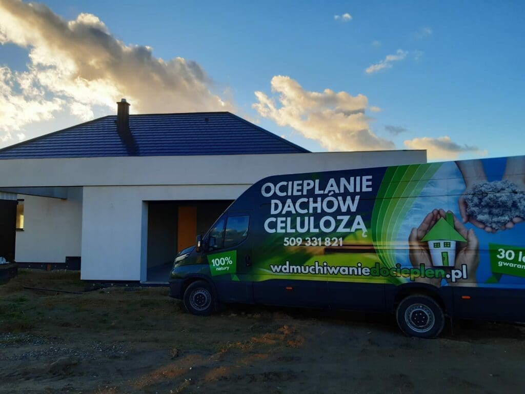 wdmuchanie celulozy pod membranę 3