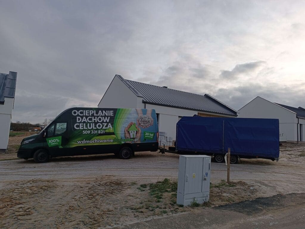 ocieplenie domków jednorodzinnych celulozą termiczną 4