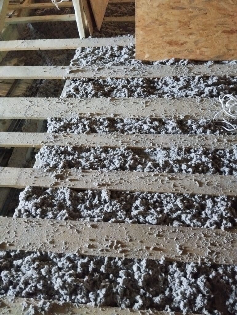 wdmuchiwanie izolacji celulozy 5