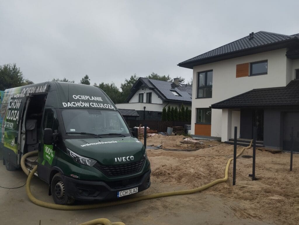 realizacja na wdmuchiwanie celulozy i wełny mineralnej 2025