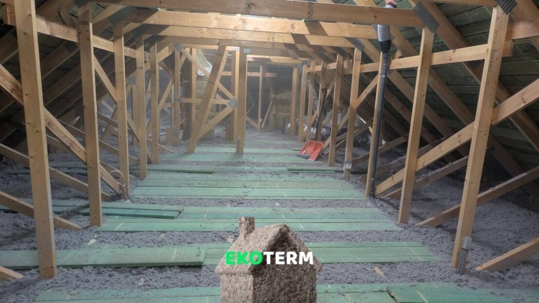 Ocieplenie dachów: Wdmuchiwana celuloza lepsza od pianki PUR!