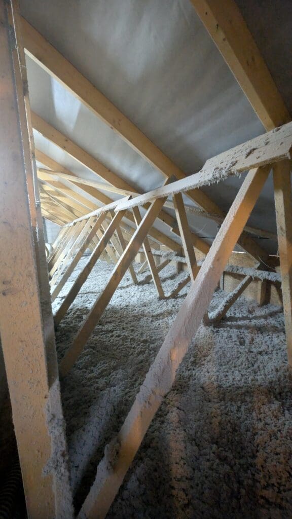 ocieplenie dachu celulozą Brodnica realizacja krok po kroku