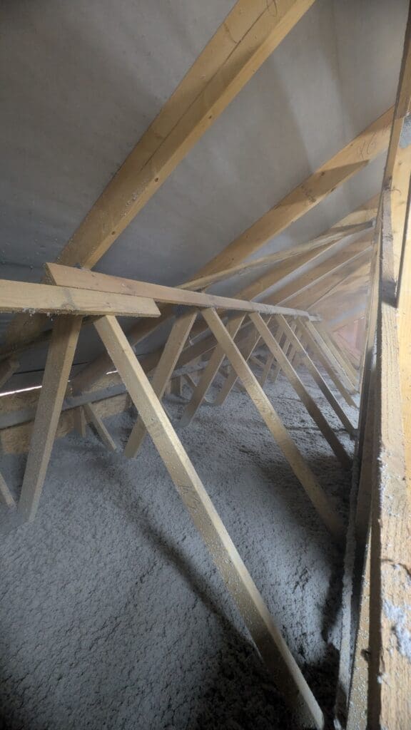 ocieplenie dachu celulozą Brodnica termofloc